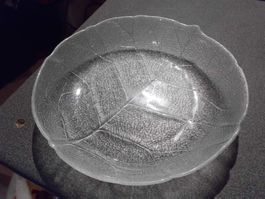 Teller Glas, hoher Rand, Blattmuster