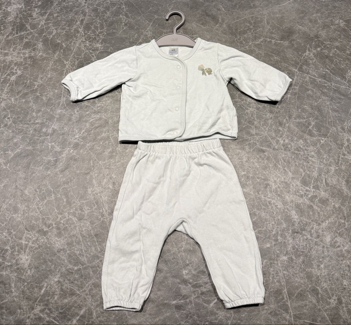 H&M Lotti & Set di vestiti: Adorable ensemble bébé H&M, taille 62 – Usato da La Neuveville venduto da mypinguin
