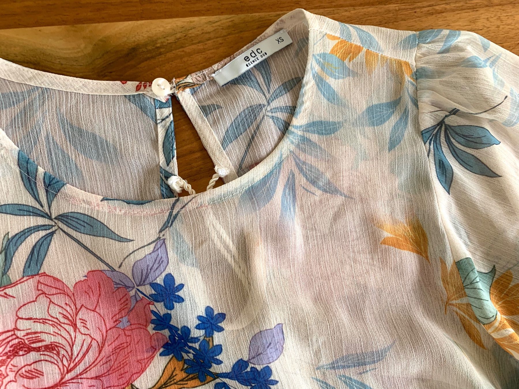 Camicette: ESPRIT wunderschöne Bluse mit Trompetenärmel Gr XS – Usato da Meiringen venduto da tonicandgin 2