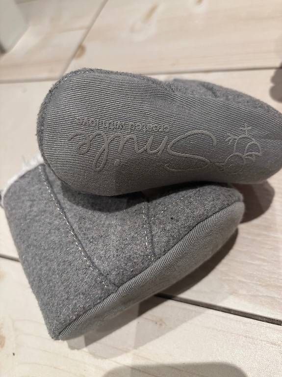 Scarpe per ragazzi: Chaussures bébé d?hiver – Usato da Chapelle-s-Moudon venduto da vanesso 1