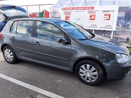 VW Golf auto mit Winterreifen!