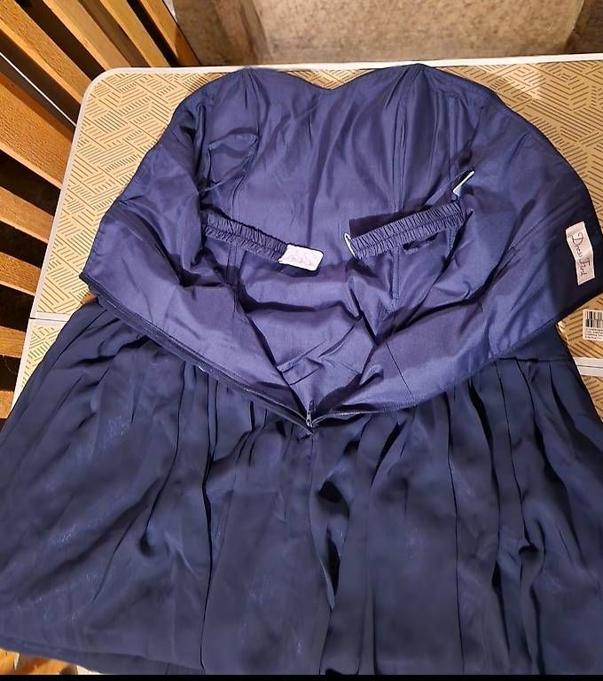 Kleider: Abendkleid  – Gebraucht aus Ittigen von football102013 1