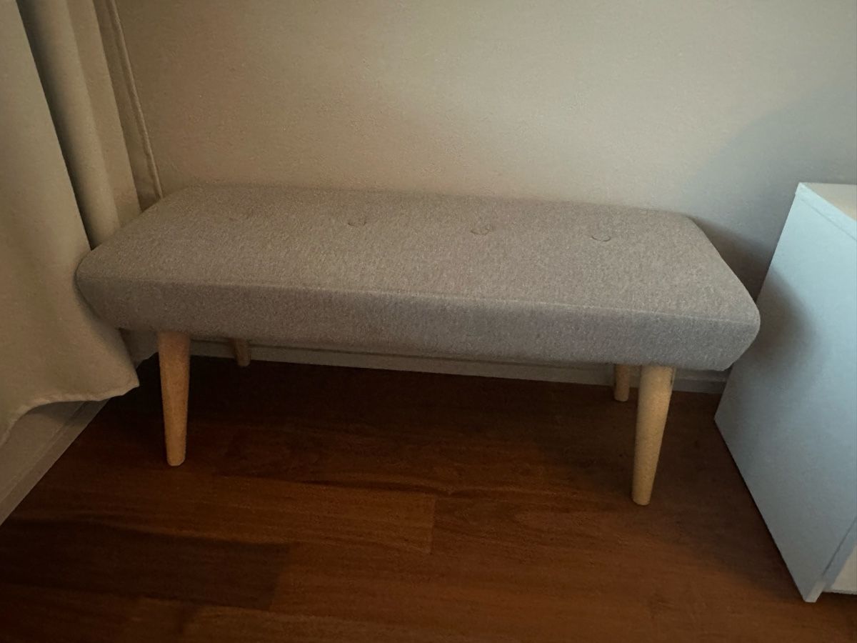 Tabourets: Stylish Grey Bench - Perfect Condition – Neuf (Voir description) à Zürich par mel_rh6g