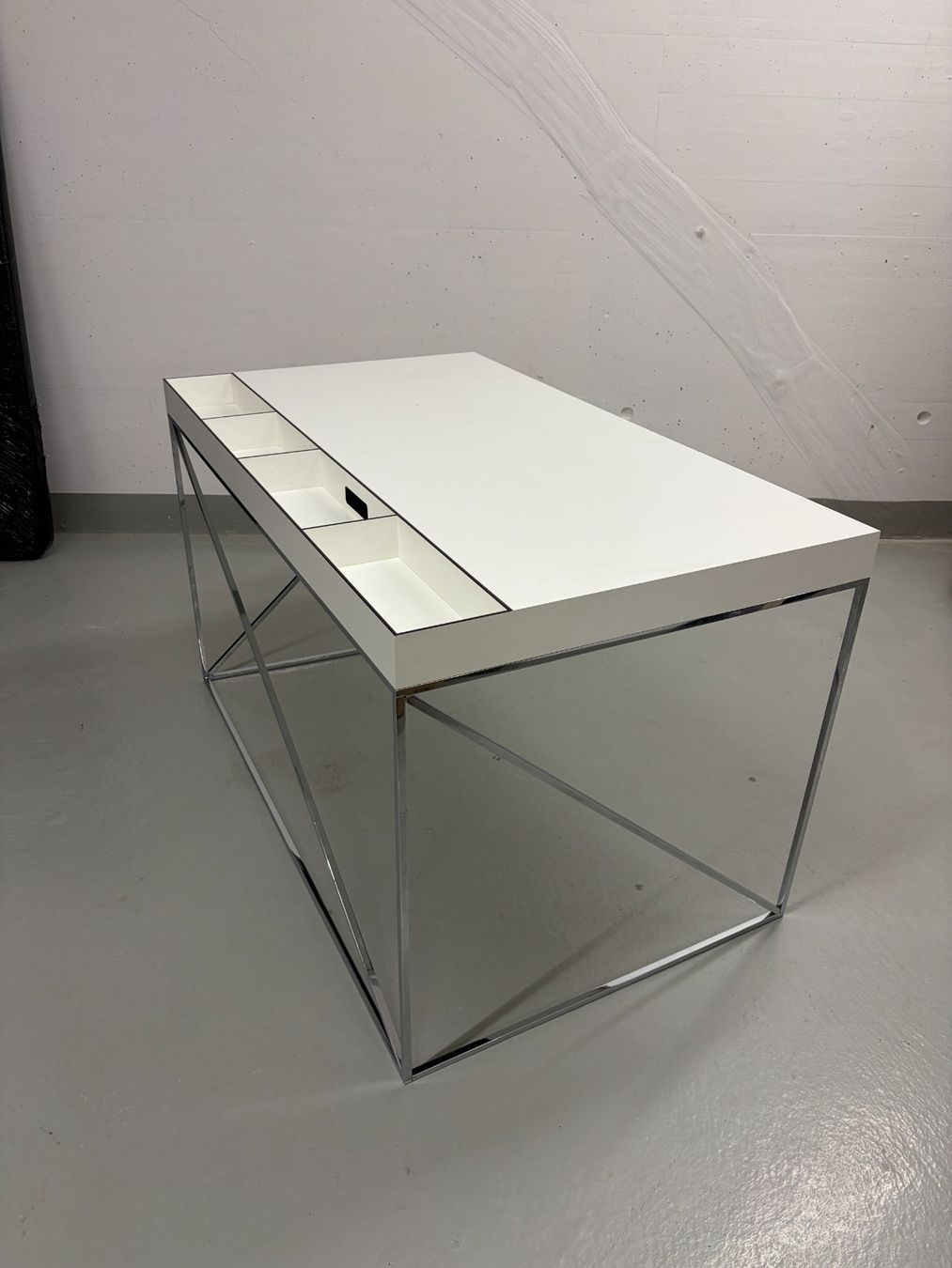 Wogg Tavoli: Christophe Marchand, Wogg N° 54 – Usato da Zürich venduto da more_is_more 4