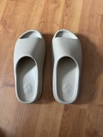Yeezy slides 47 , 12US Pure