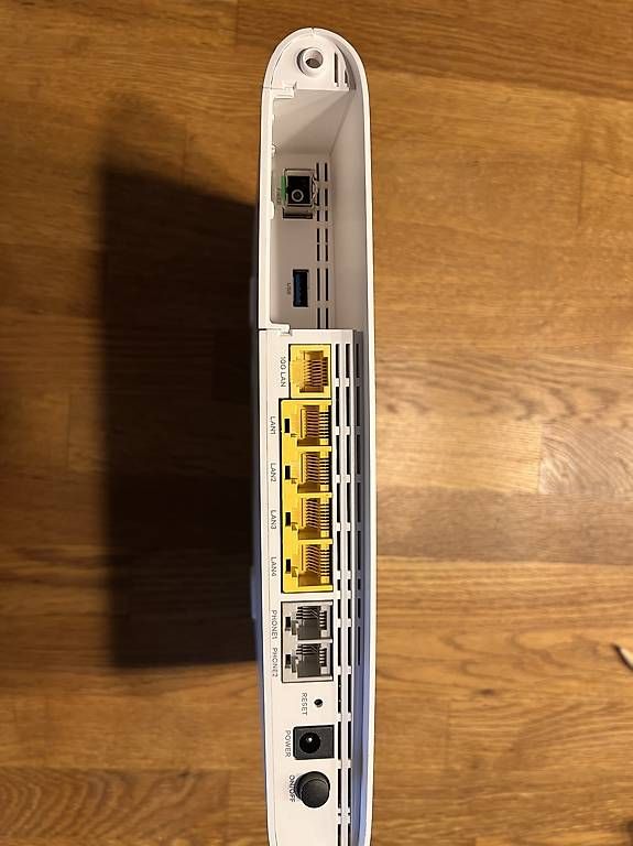 Modem & Router: Zyxel 2441 - Access Point / WLAN Router – Usato da Kriens venduto da tomse306 3
