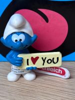 Schlumpf mit Schild "I Love You"