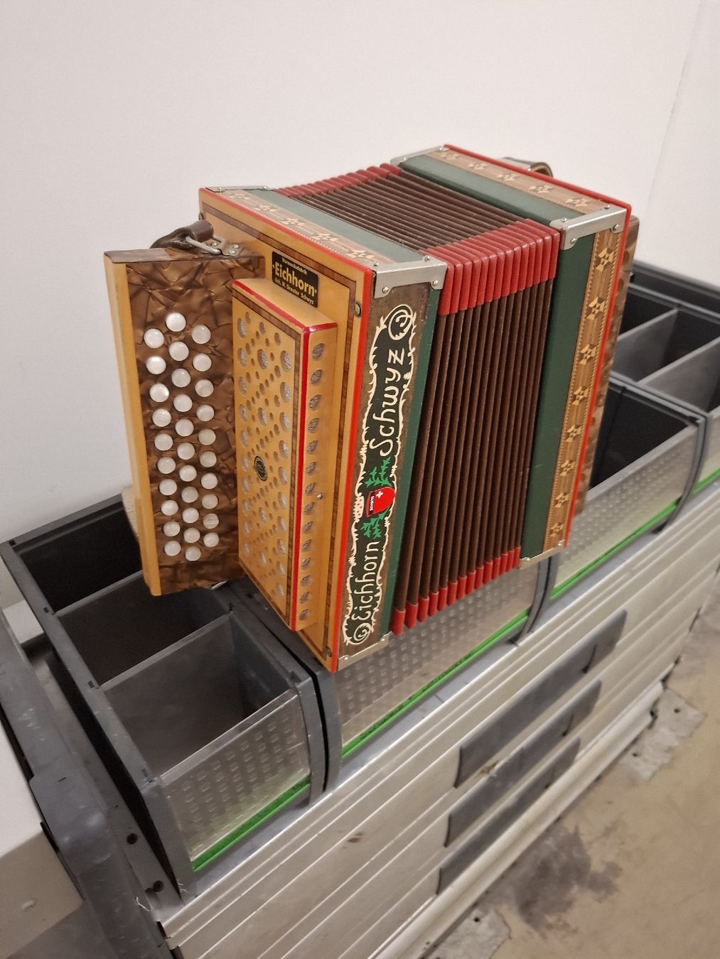 Eichhorn Musikinstrumente: Eichhorn orgeli – Gebraucht aus Villeneuve von BibiVintage