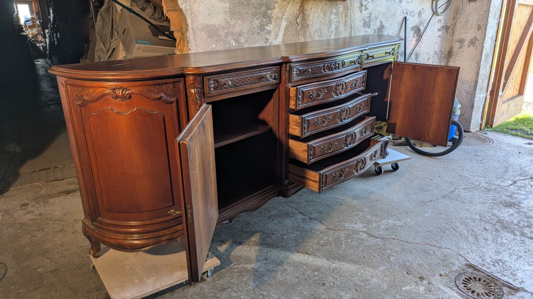Büffets: Antikes Buffet/Sideboard aus Massivholz – Gebraucht aus Meggen von Larimar_Studio 7