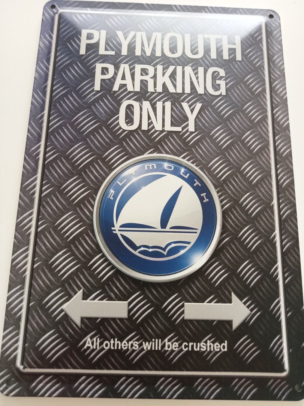 Schilder: Blechschild-PLYMOUTH-PARKING ONLY – Neu und originalverpackt aus Rupperswil von big-one-sale