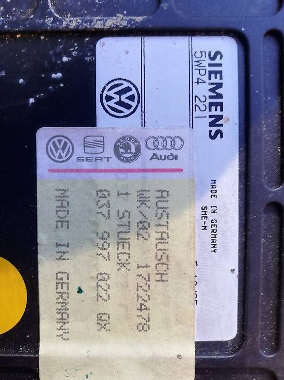 Tutti pezzi di ricambio auto: Steuergerät VW / Passat Syncro 2.0 Motor 2E – Usato da Eggiwil venduto da Mops7 1