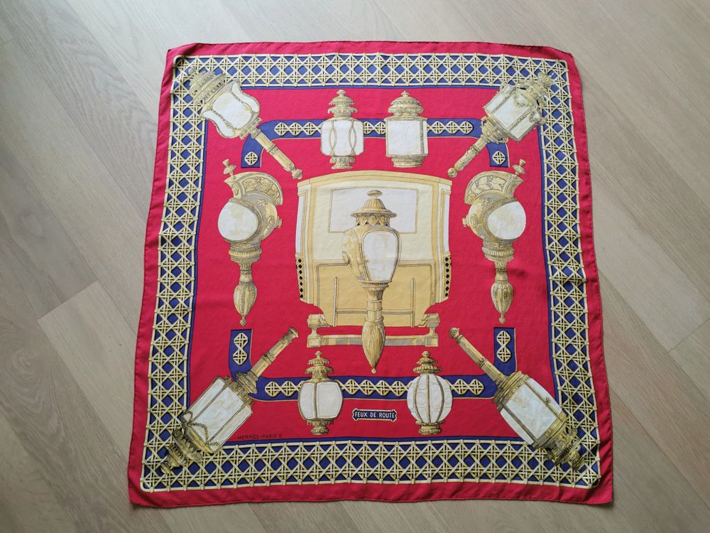 Vintage 29 x 29 Michelangelo Roma Italie Écharpe Foulard Carré Géométrique Bandana Stripe Rouge Blanc Bleu Polyester Unisexe MCM Européen - Canada