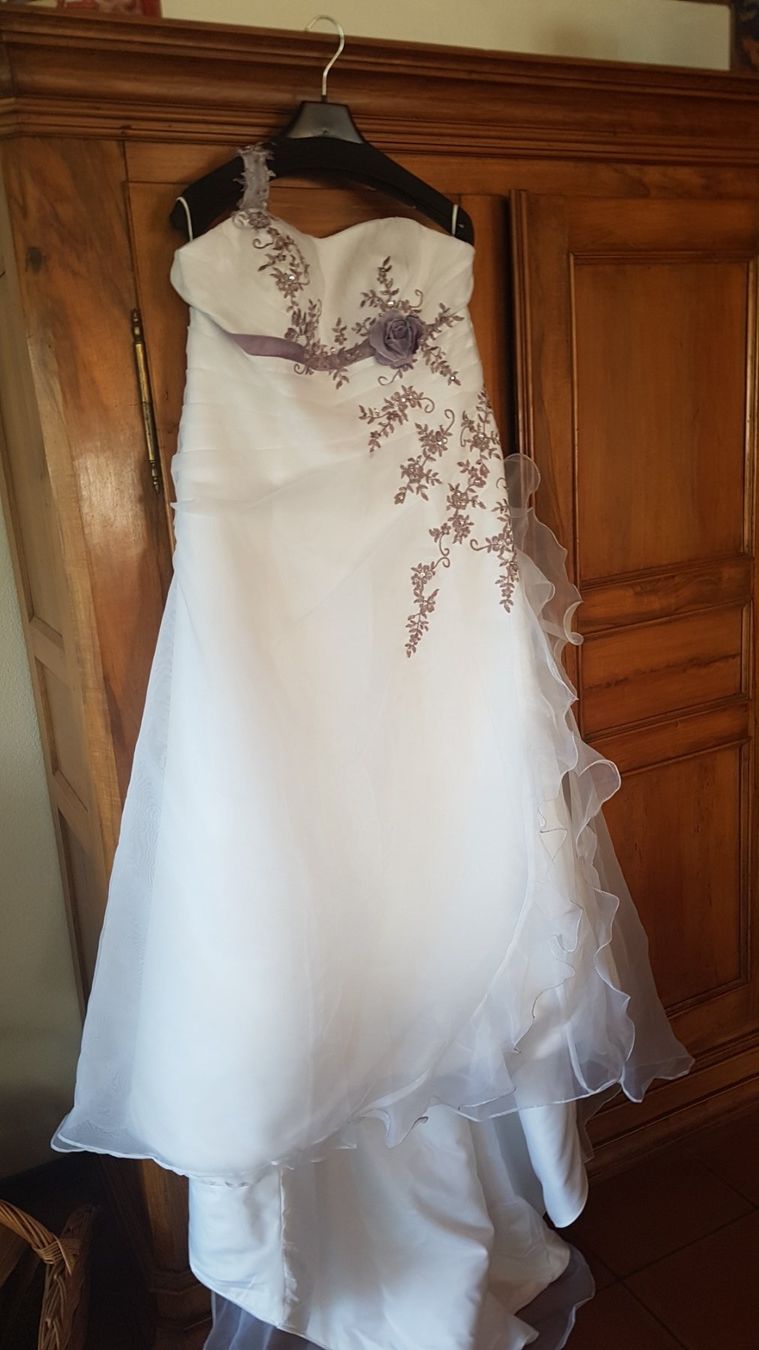 Vestiti: Brautkleid mit Schleppe Neu – Nuovo (secondo la descrizione) da Röschenz venduto da Zorro046