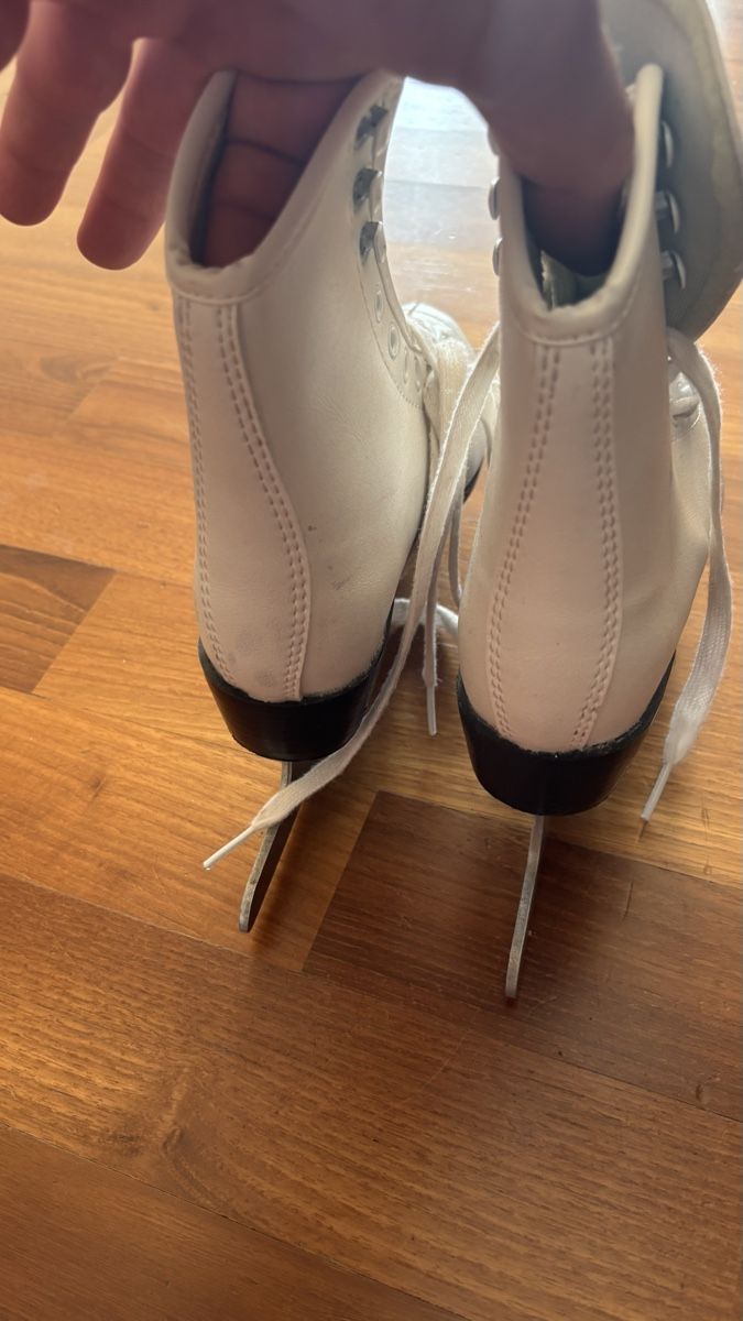Pattini da ghiaccio: Leder-Schlittschuhe, Grösse 30, weiss – Usato da Fehraltorf venduto da towaro 4