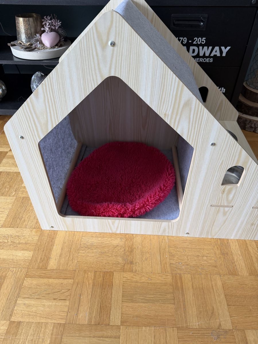 Tiragraffi: Maison pour chat neuve avec 2 gamelles , griffoir – Nuovo e nell'imballaggio originale da Dombresson venduto da feline_ne 4