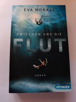Zwischen uns die Flut von Eva Moraal gebraucht