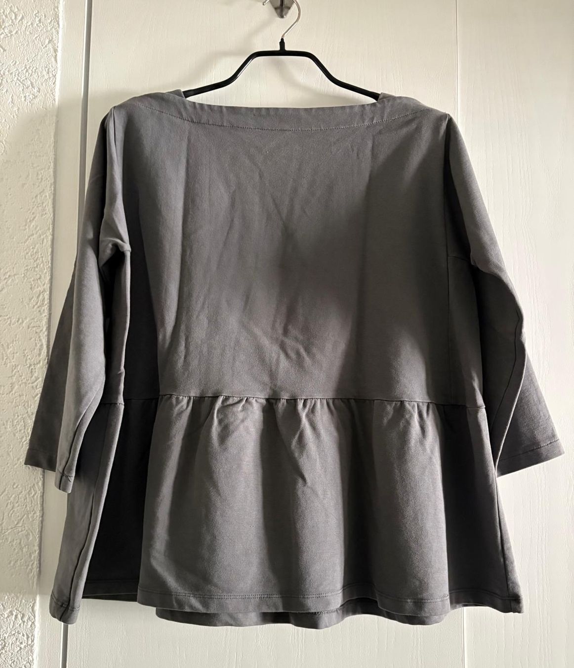 Maglioni & Felpe: Baumwoll-Sweatshirt, spezieller Schnitt, oversized, grau – Usato da Rikon im Tösstal venduto da Spellbinder 1