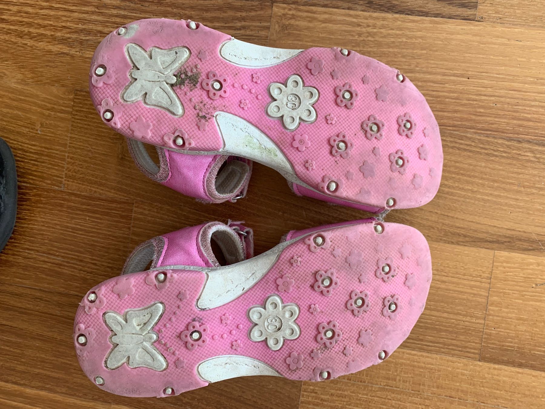 Scarpe per ragazze: Schöne Mädchensandale Grösse 30 – Usato da Ostermundigen venduto da des_t9vv 2