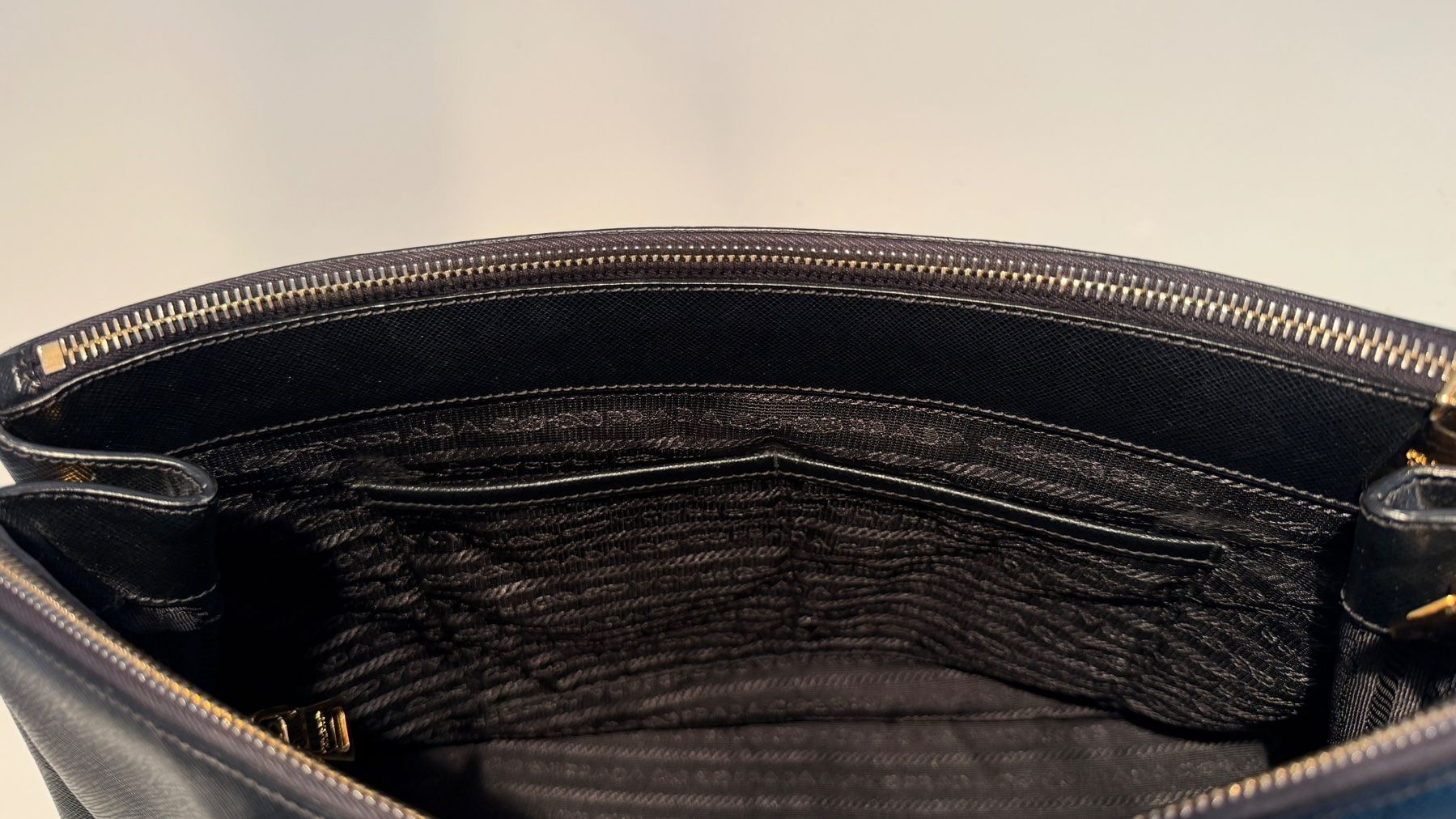 Prada Taschen für Damen: PRADA Handtasche Nero – Top Zustand – Gebraucht aus Zürich von MindWork66 6