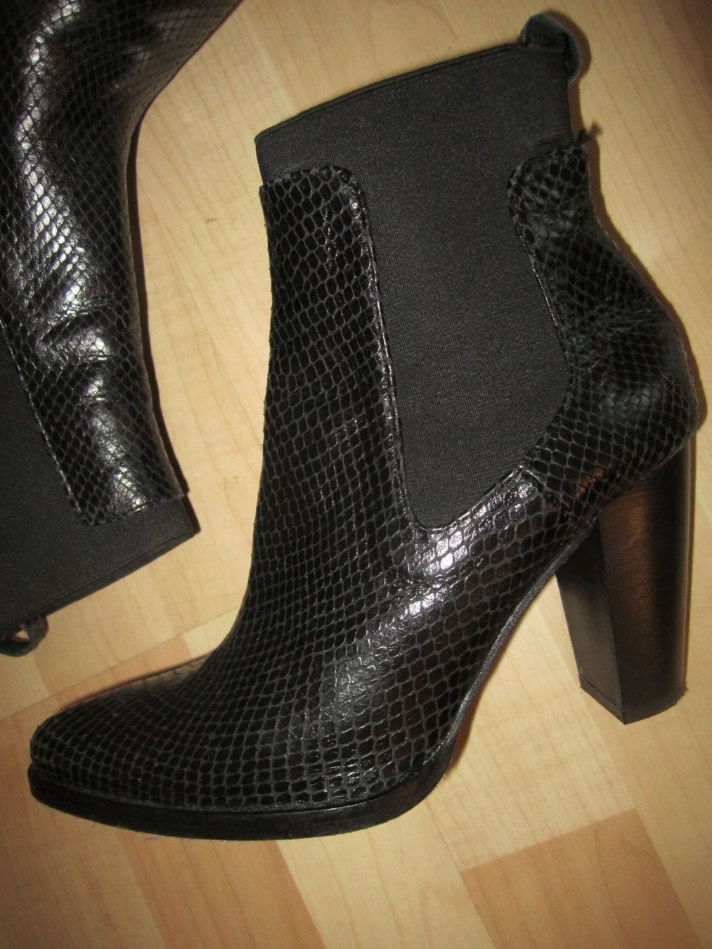 Zara Damenschuhe: ZARA - wunderschöne Echtleder-Stiefeletten, Gr. 37 – Gebraucht aus Wanzwil von lonelybeachhouse 1