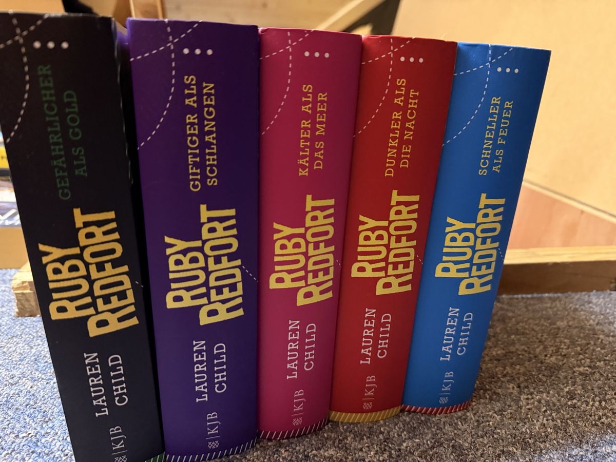 Libri: 5 Bände Ruby Redfort - Jugendbuch Geheimagentin – Usato da Küsnacht ZH venduto da Philipp_und_Nadine 2