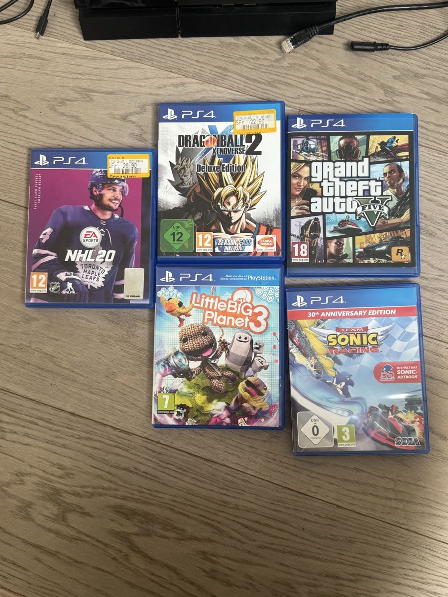 Sony Console: PlayStation 4 mit Spielen und 2 Controllern – Usato da Hedingen venduto da genomics 4