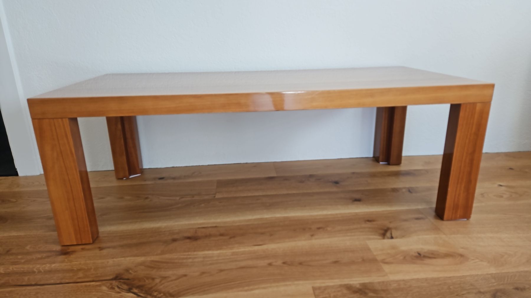 Tische: Tisch Nussbaum – Gebraucht aus Walenstadt von BoosterX 1