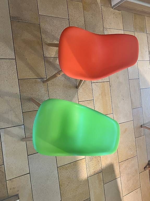 Chaises: Kinderstühle wie Eames Chair – D'occasion à Bäch SZ par chrk 2