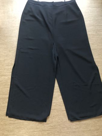 Grandiosa Sommerhose, schwarz, Gr. 52. Neuwertig!