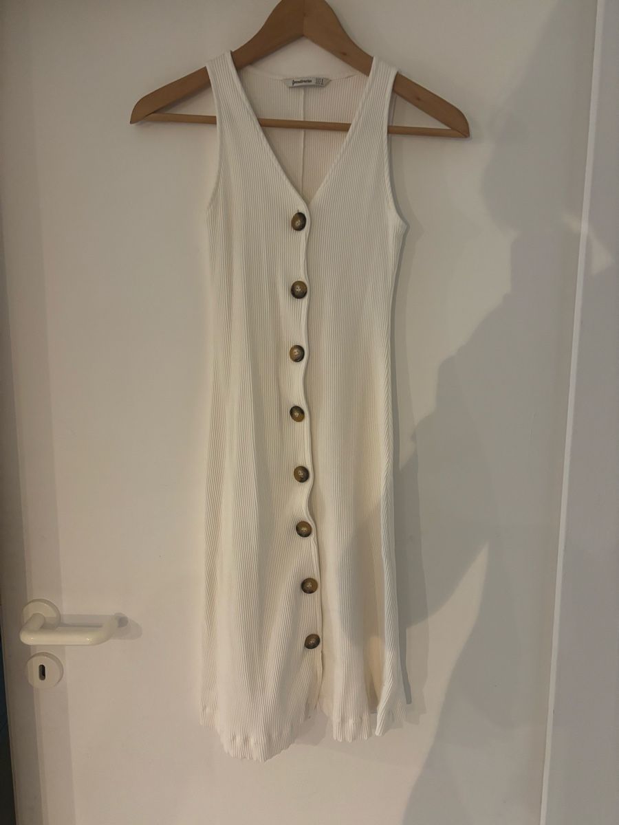 Stradivarius Robes: Weisses Kleid mit Knöpfen Stradivarius Gr. S – D'occasion à Halten par nin_6sp9 1