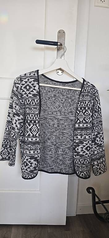 Jacken: 3/4 Jacke muster weiss/schwarz – Gebraucht aus Schaffhausen von isl_dj8w