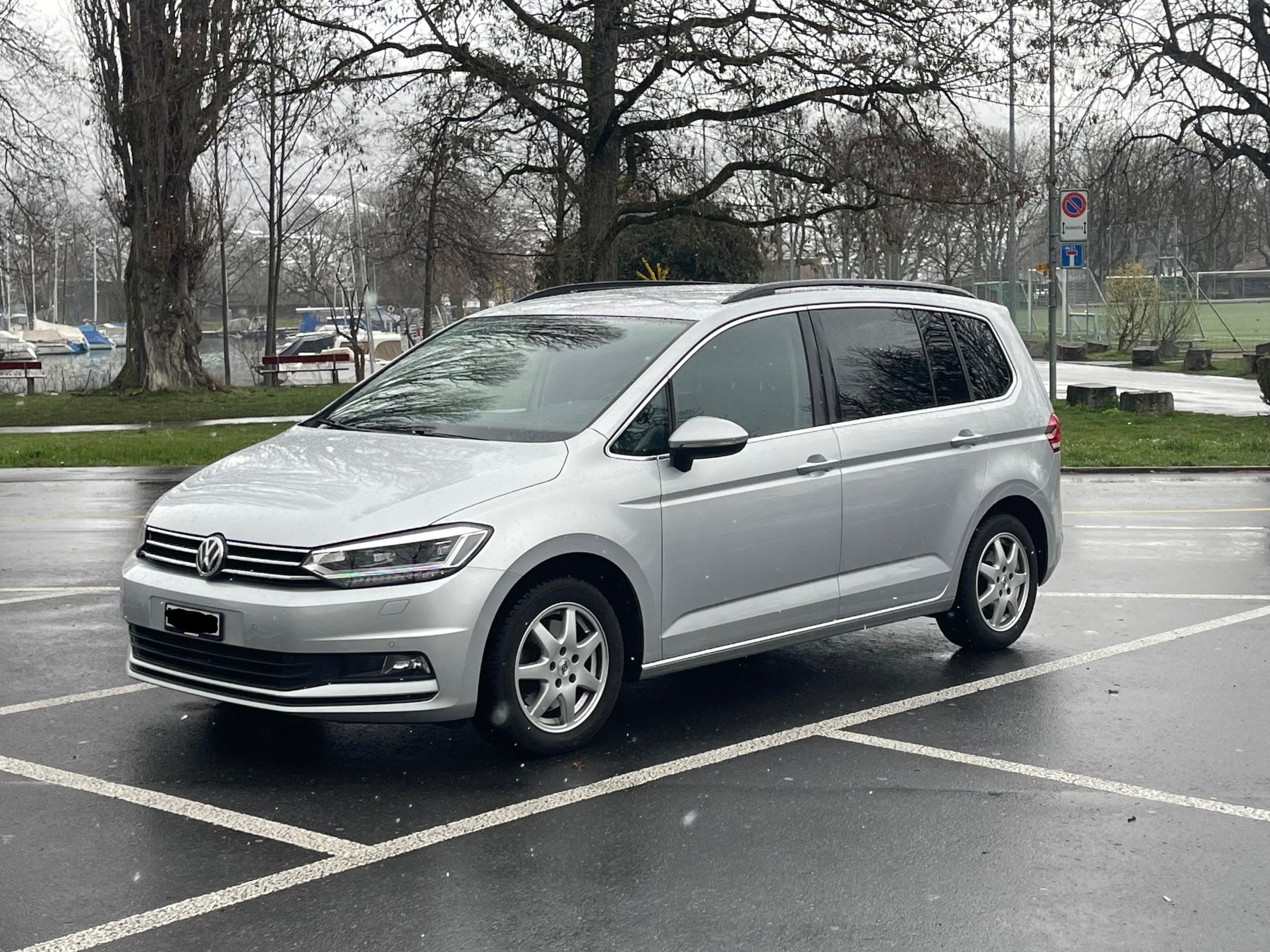 VW Autos: VW Touran 2.0 TDI DSG Comfortline – 2019 – Hellgrau Met. – Gebraucht aus Thun von Strangedog