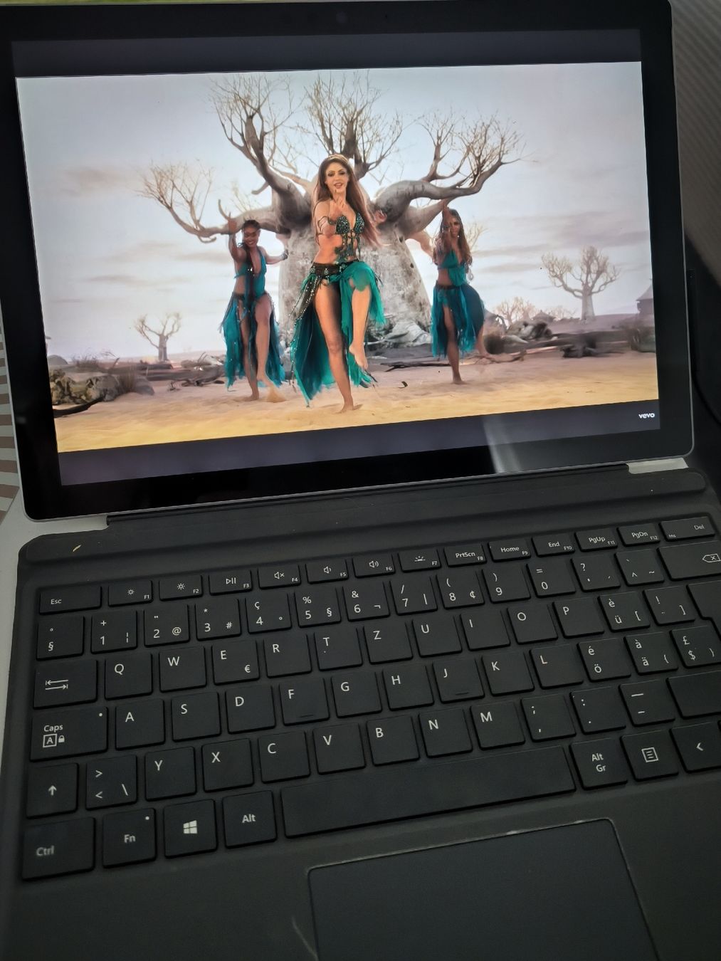 Microsoft Tablet PC: Windows Surface pro Intel Core i5 8Go RAM Windows 10 – Usato da Riaz venduto da vanucaptures 1