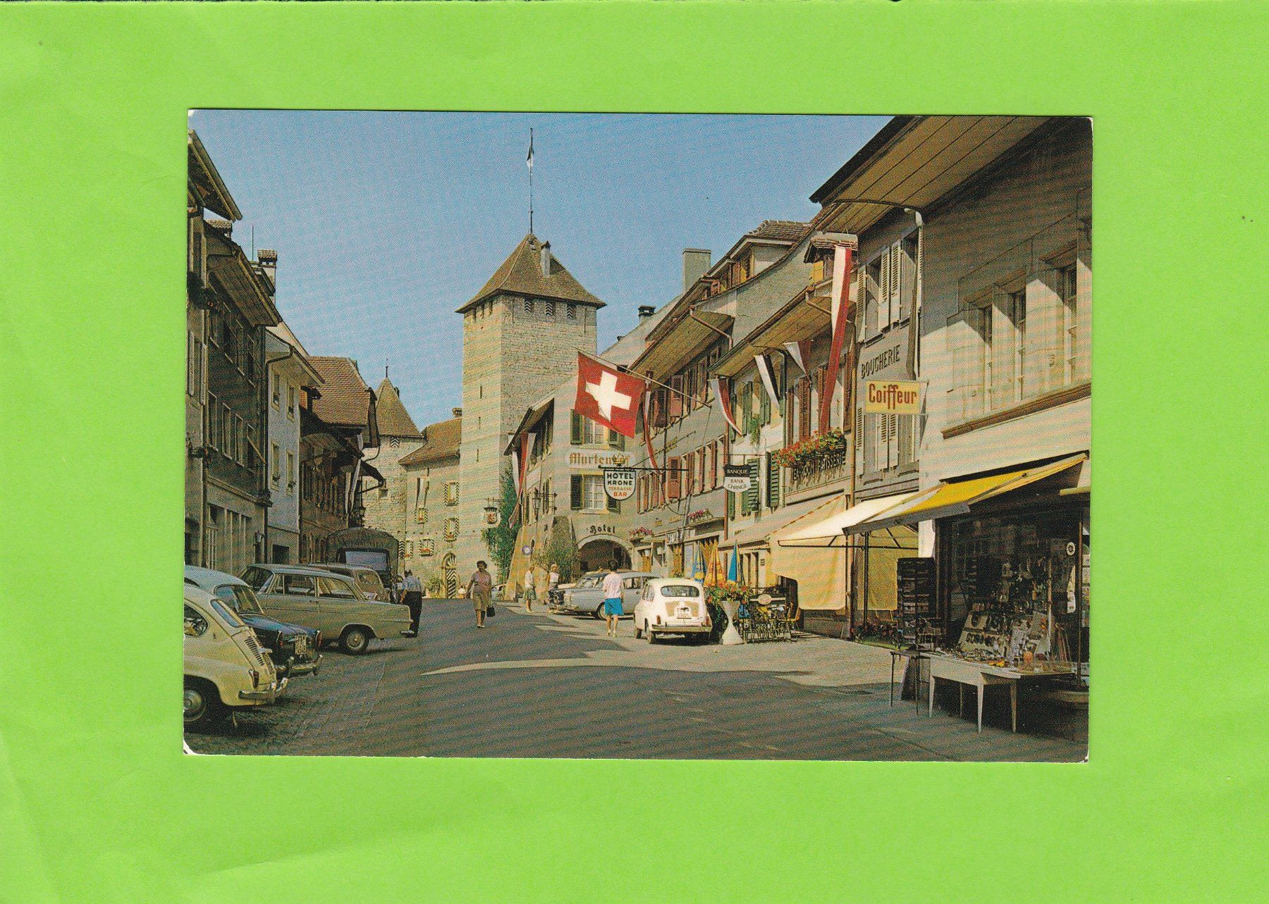 Cartoline postali: Murten-Rathausgasse-Oldtimer-belebt – Usato da St. Peterzell venduto da neckertal