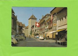 Murten-Rathausgasse-Oldtimer-belebt