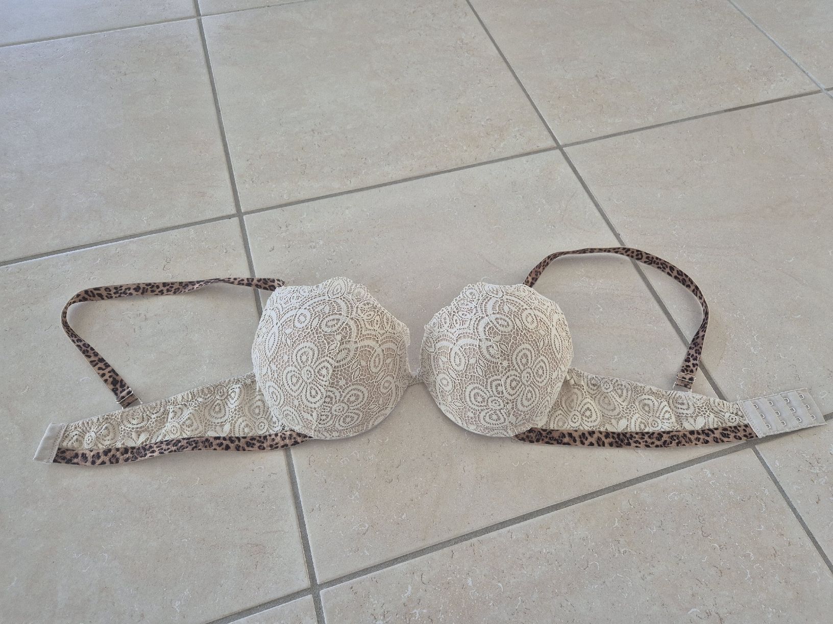 Intimissimi Altra biancheria intima: BH Intimissimi beigefarben mit Spitze Leopard 75C – Usato da Adliswil venduto da Stardust11