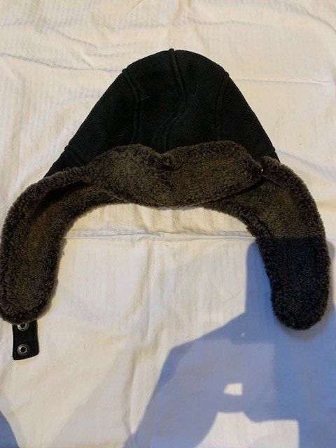 Chapeaux, bonnets & casquettes: Bonnet en daim et fourrure – Neuf (Voir description) à St-Aubin-Sauges par Juliezan 1