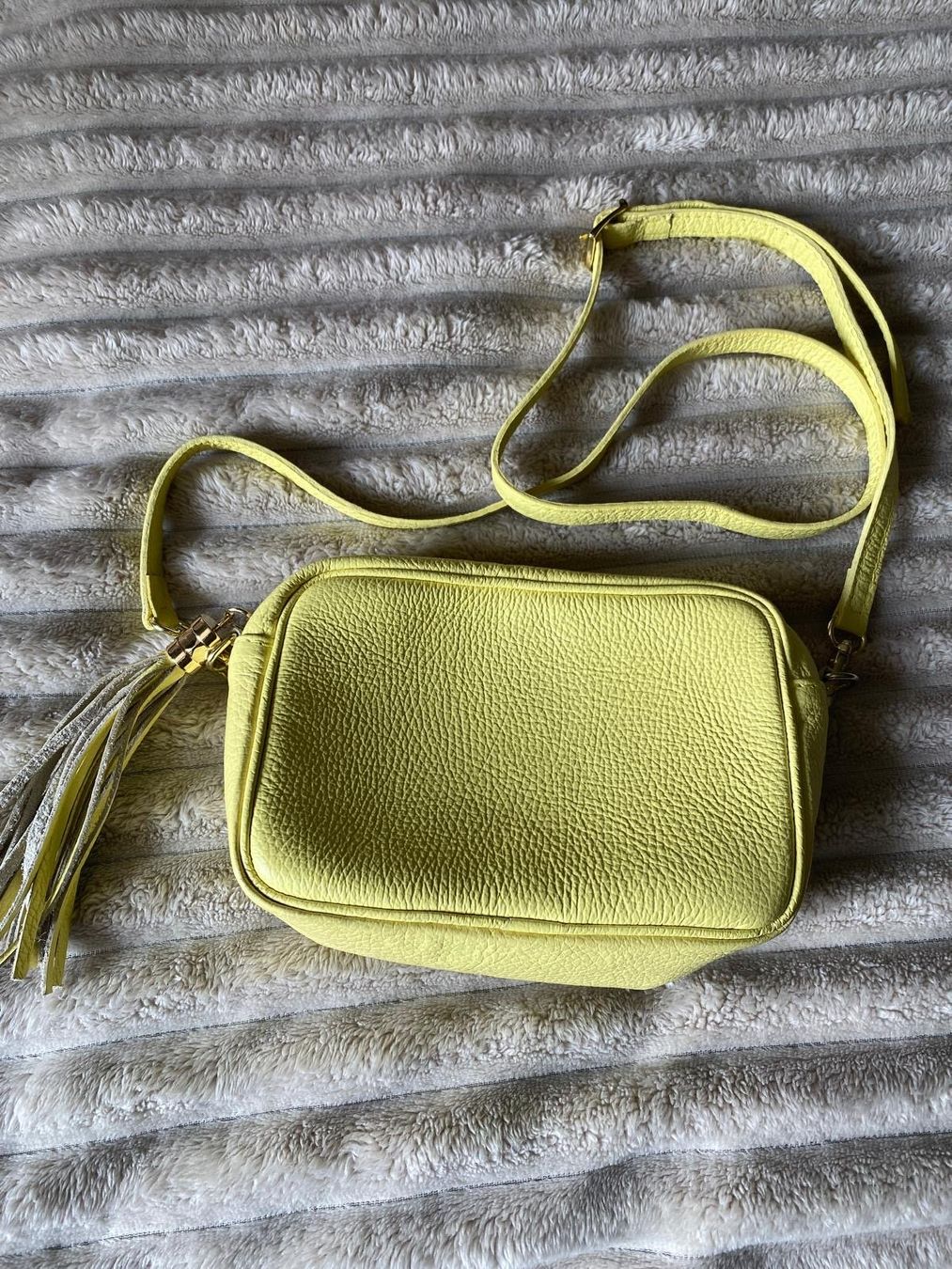Borse: Crossbody Tasche mit Wechselgurt – Usato da Basel venduto da zukk_ 1
