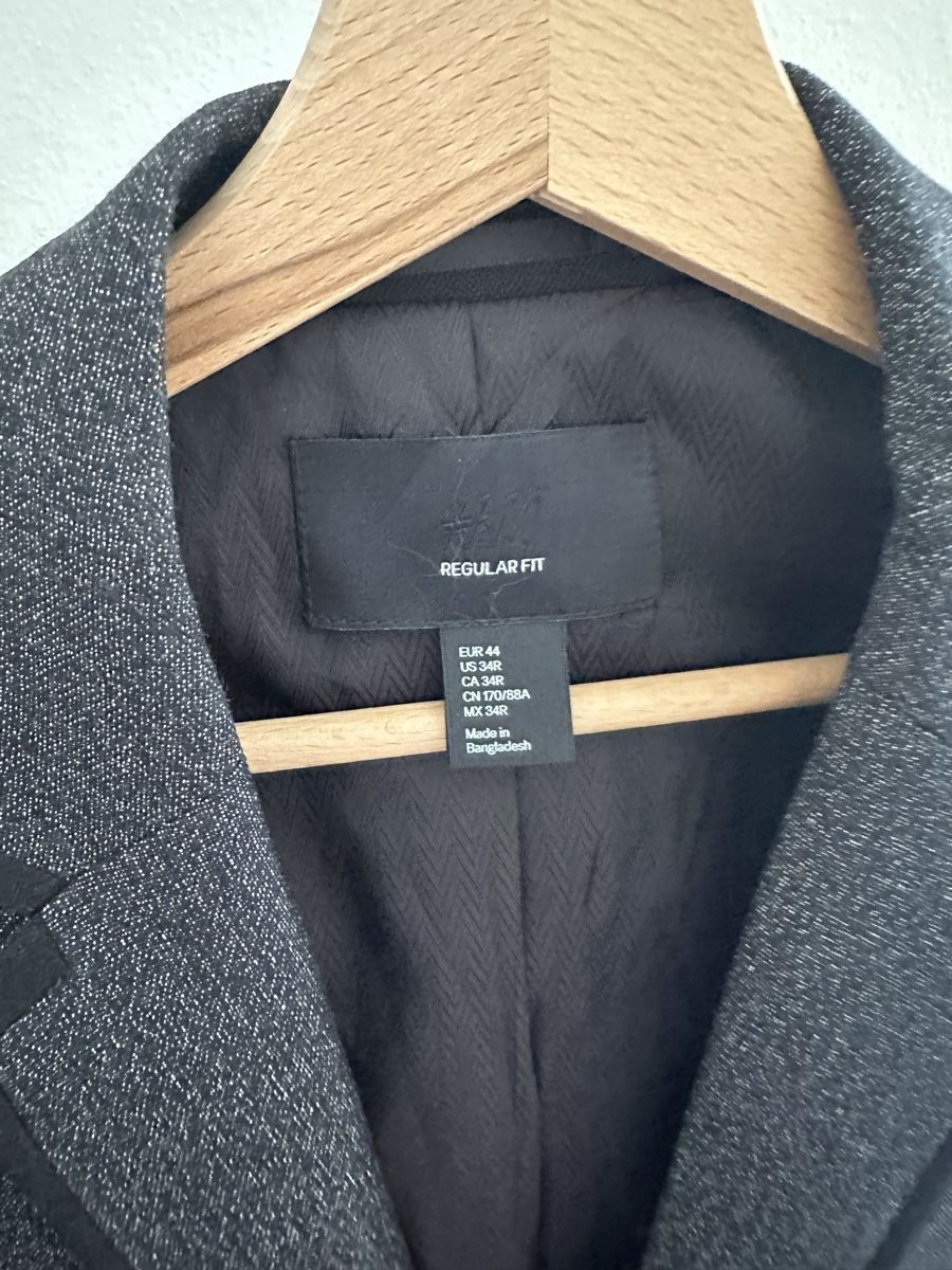 H&M Completi: Blazer gris H&M, taille 44. – Nuovo (secondo la descrizione) da Lausanne venduto da ver_cyj8 2