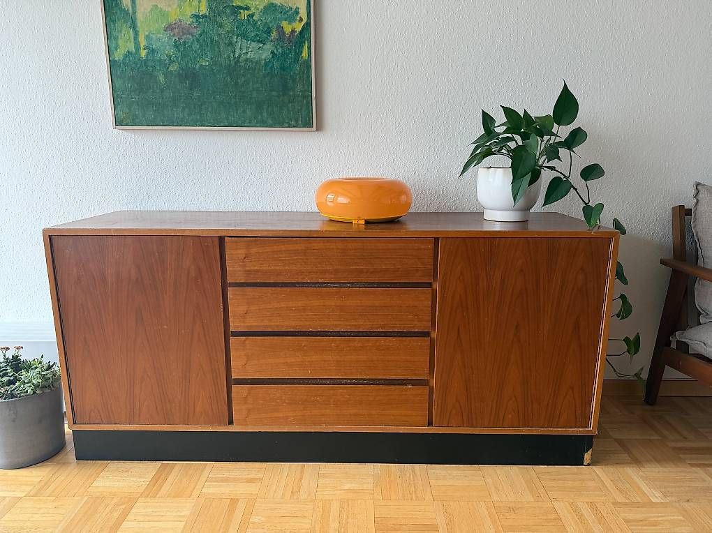 Cassettiere: Schöne Mid-Century Kommode mit Gebrauchsspuren – Usato da Davos Dorf venduto da geg_knf9