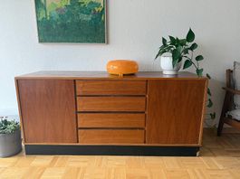 Schöne Mid-Century Kommode mit Gebrauchsspuren