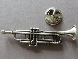 PIN, MUSIK INSTRUMENT TROMPETE 3D, silberfarben
