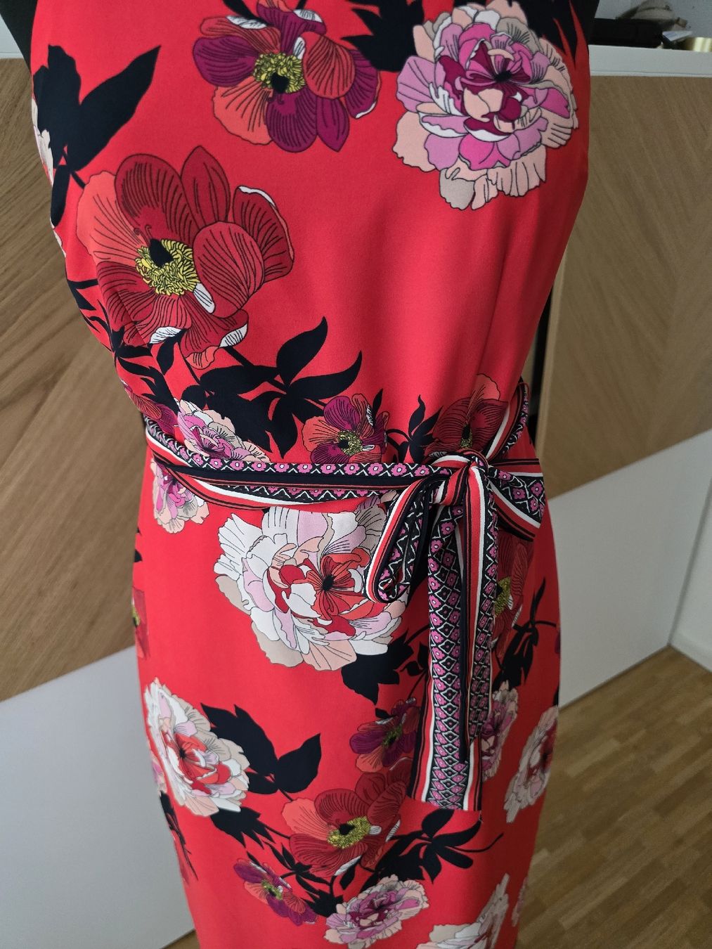Vestiti: Rotes Kleid mit Blumenmuster UK Gr. 12 – Usato da Zürich venduto da ale_bg2x 1