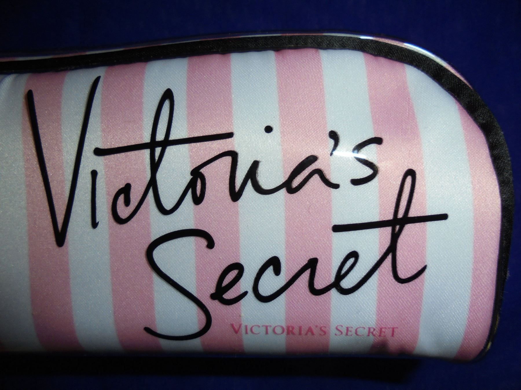 Victoria's Secret Custodie per cosmetici: VICTORIA'S SECRET MAKE-UP TÄSCHCHEN – Nuovo e nell'imballaggio originale da Aarau Rohr venduto da PinkSchwein 5