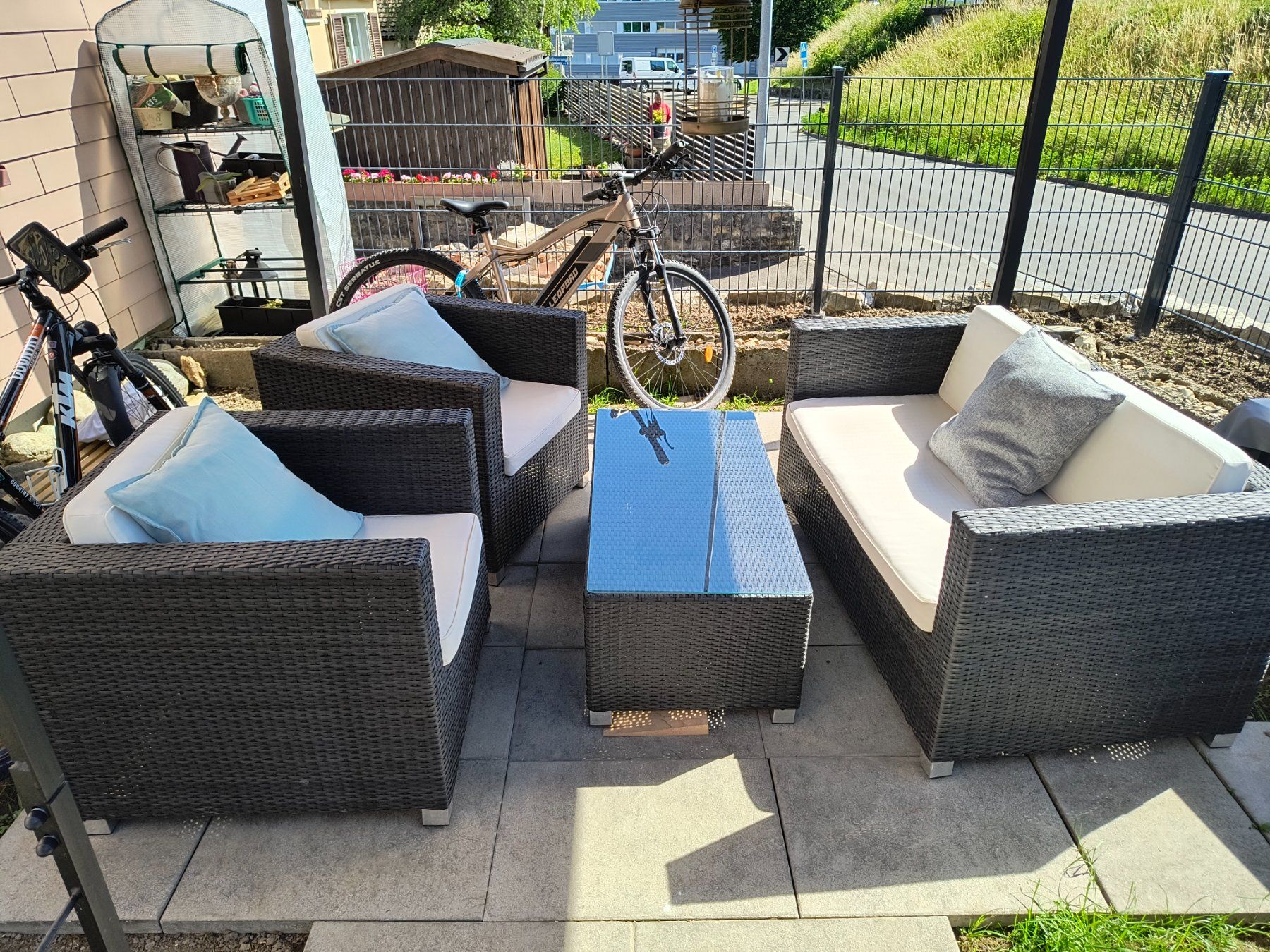 Divani: Gartenlounge mit Kissen – Usato da Neuhausen am Rheinfall venduto da VALAMA 2