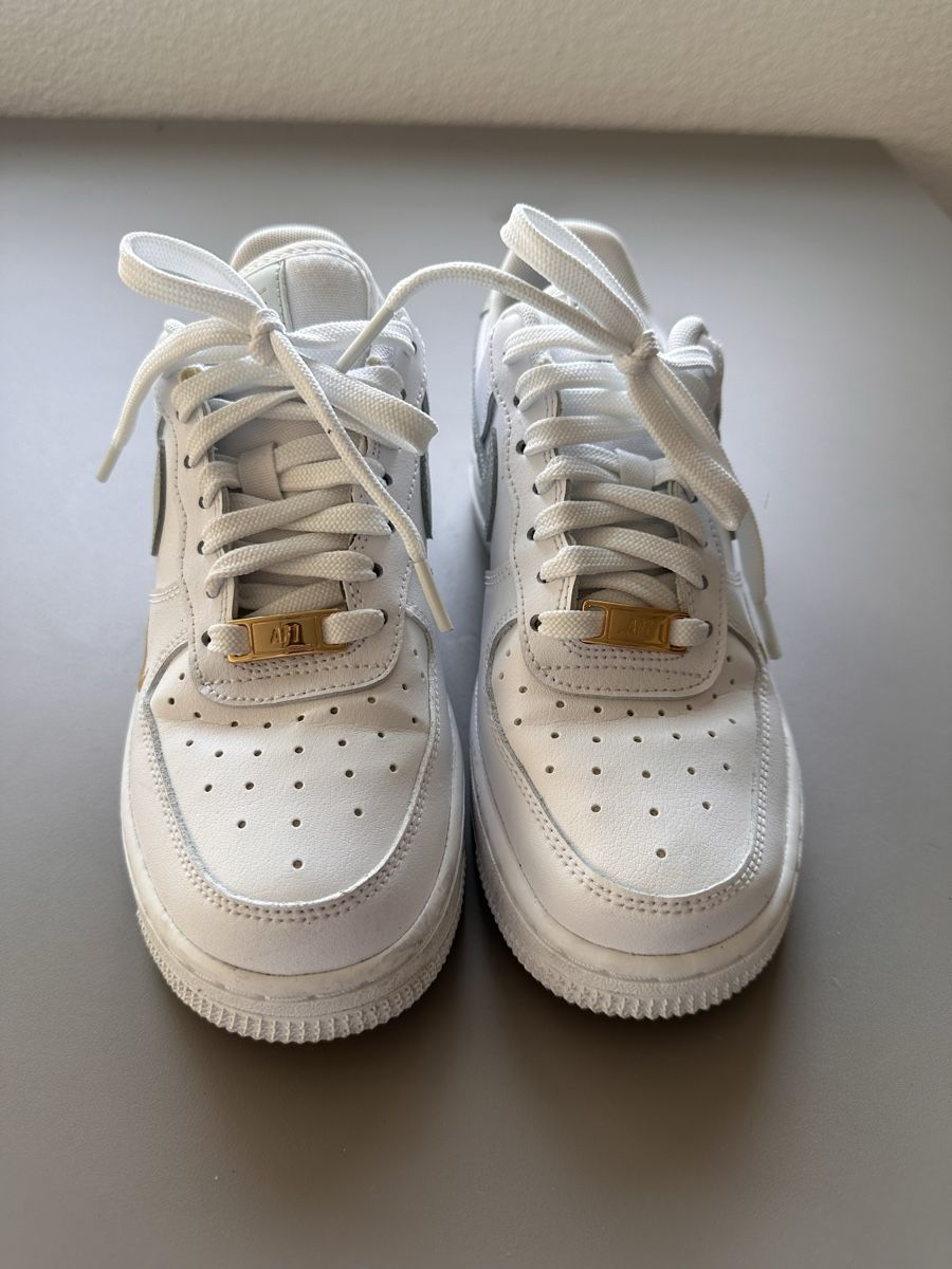 Nike Chaussures femmes: WMNS Air Force 1 beige,weiss Gr.36.5 – D'occasion à Hombrechtikon par carnoz 2