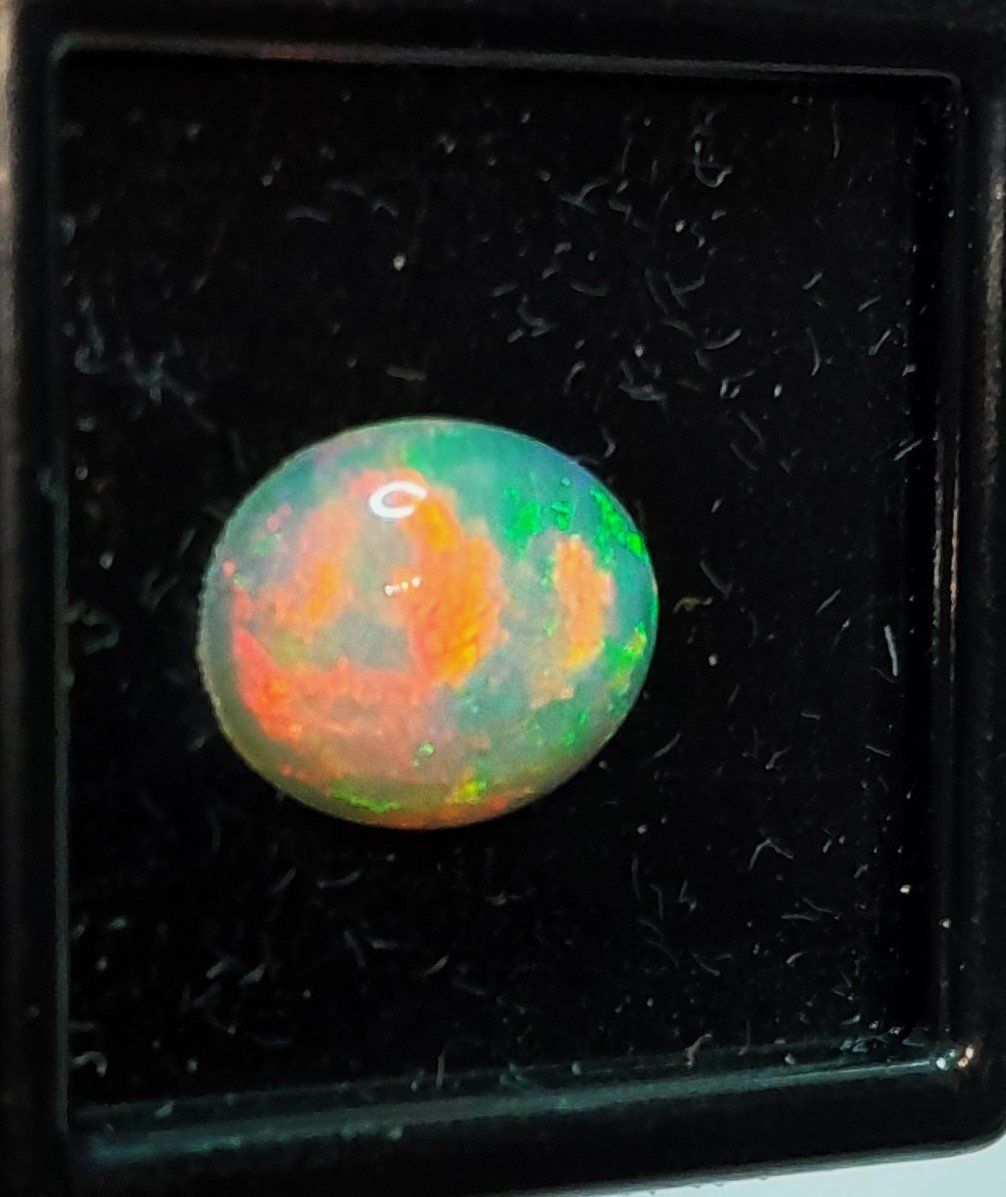 Pietre preziose: Opale 2.21 ct - SUPER FLASH - CERTIFICAT 585.- Fr – Nuovo (secondo la descrizione) da Grimisuat venduto da Valgem 2