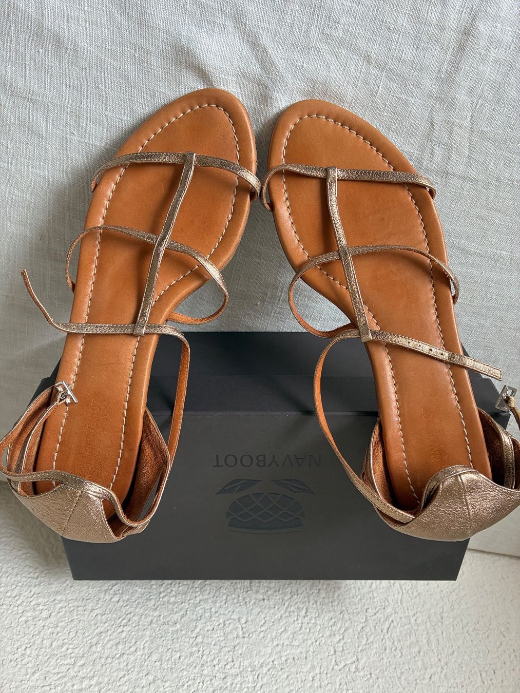 Navyboot Scarpe da donna: Sandale golden – Usato da Herzogenbuchsee venduto da filoferro