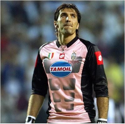 GIANLUIGI BUFFON JUVENTUS 2002/03 HAND SIGNIERT