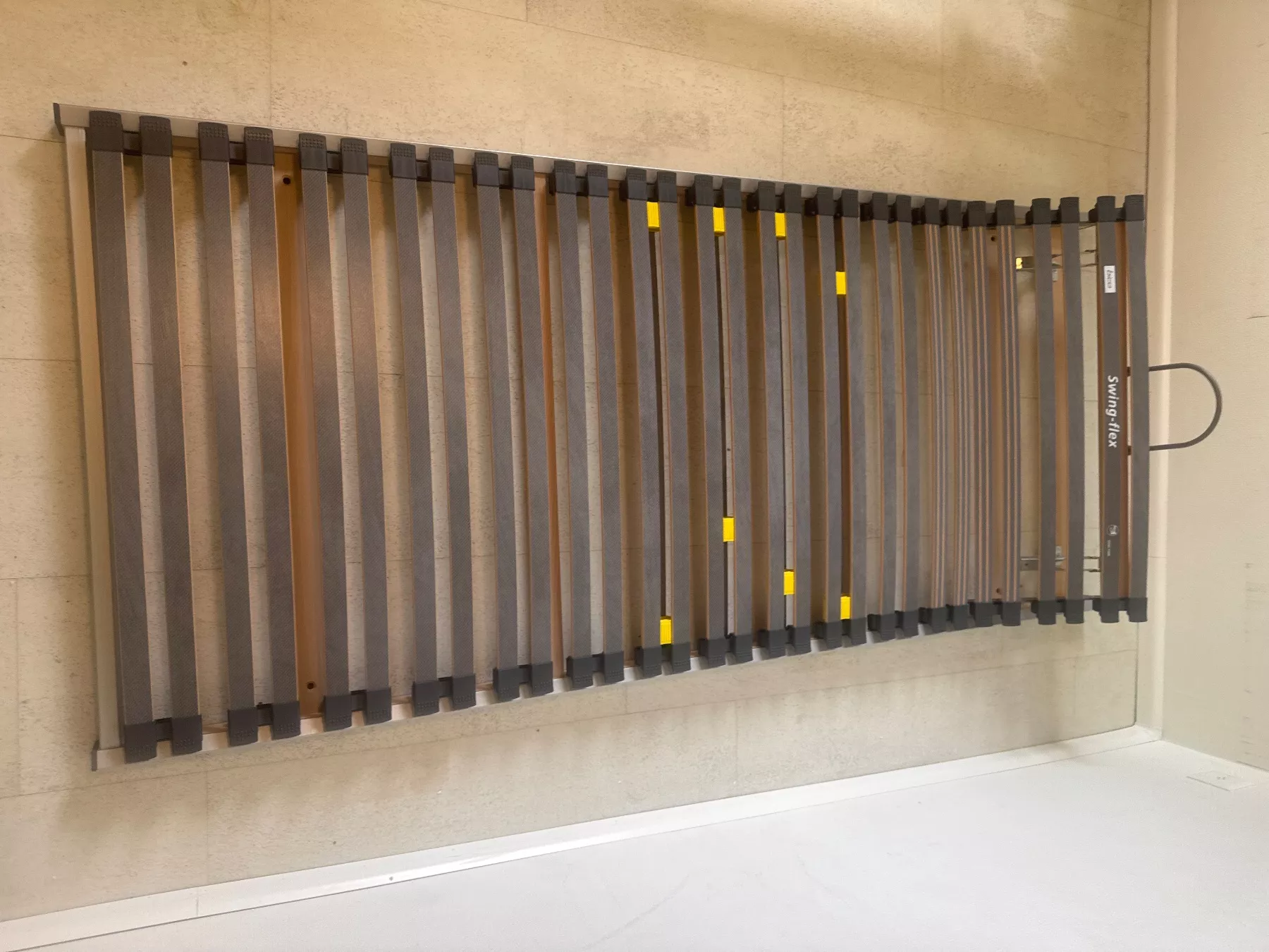 Bico Lattenroste: Slatted Bed Base Swing-flex Used Condition – Gebraucht aus Unterterzen von enej